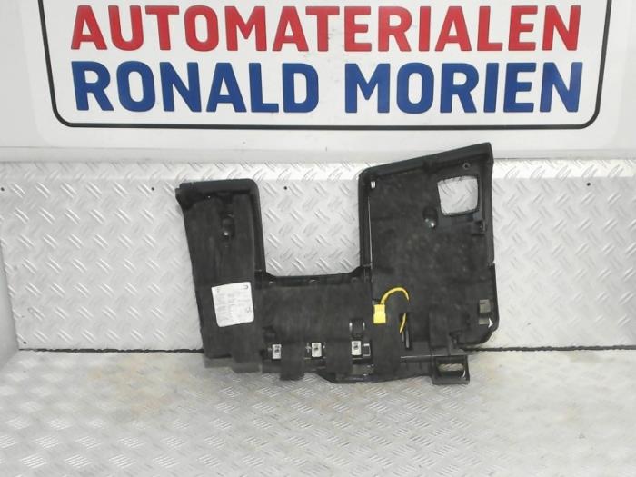 Airbag knie rechts van een Porsche Panamera (970) 3.0 D V6 24V 2012