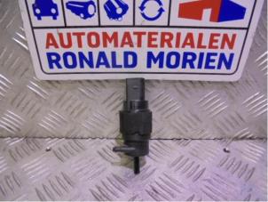 Gebruikte Ruitensproeier voor Audi A7 Sportback (4GA/4GF) 3.0 TDI Clean Diesel V6 24V Quattro Prijs € 7,50 Inclusief btw aangeboden door Automaterialen Ronald Morien B.V.