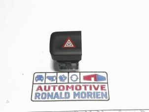 Gebruikte Alarmlicht Schakelaar Peugeot Partner (EF/EU) 1.5 BlueHDi 130 Prijs € 10,00 Margeregeling aangeboden door Automaterialen Ronald Morien B.V.