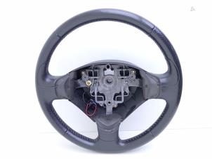 Gebruikte Stuurwiel Peugeot 207 SW (WE/WU) 1.6 16V Prijs € 39,00 Margeregeling aangeboden door Automaterialen Ronald Morien B.V.