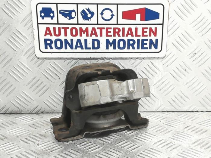 Gebruikte Motorrubber Peugeot 207 SW (WE/WU) 1.6 16V Prijs € 25,00 Margeregeling aangeboden door Automaterialen Ronald Morien B.V.