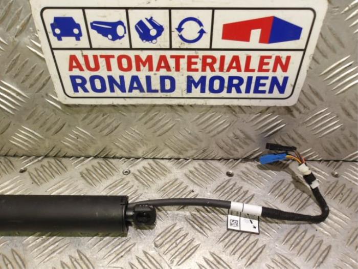 Achterklep motor van een BMW 5 serie Touring (G31) 523d 2.0 TwinPower Turbo 16V 2018