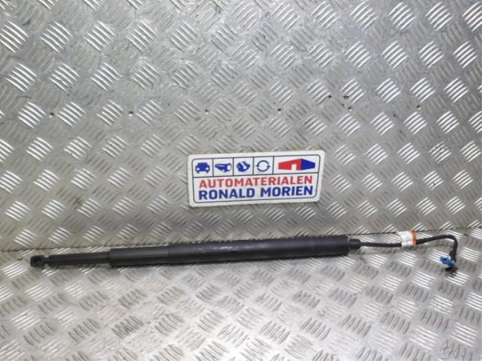 Achterklep motor van een BMW 5 serie Touring (G31) 523d 2.0 TwinPower Turbo 16V 2018