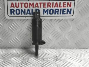 Gebruikte Koplampsproeier pomp Volkswagen Golf VII (AUA) 1.6 TDI BlueMotion 16V Prijs € 19,00 Inclusief btw aangeboden door Automaterialen Ronald Morien B.V.
