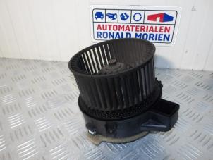 Gebruikte Chaufage Ventilatiemotor BMW 5 serie Touring (G31) 523d 2.0 TwinPower Turbo 16V Prijs € 95,00 Inclusief btw aangeboden door Automaterialen Ronald Morien B.V.