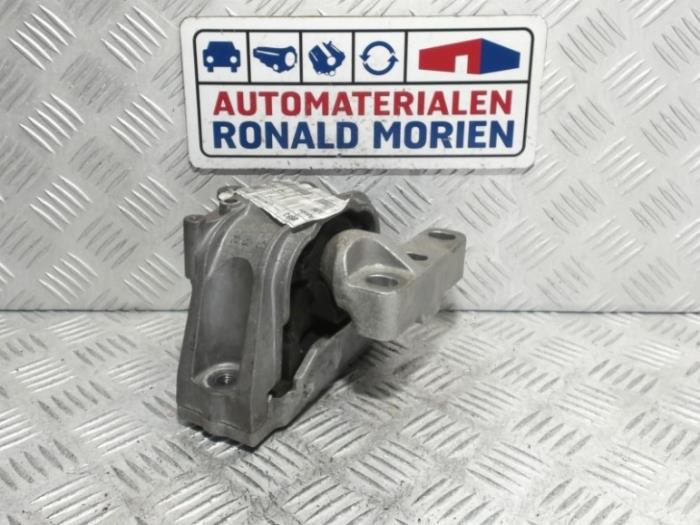 Gebruikte Motorrubber Volkswagen Jetta IV (162/16A) 2.0 TDI 16V Prijs € 34,99 Inclusief btw aangeboden door Automaterialen Ronald Morien B.V.