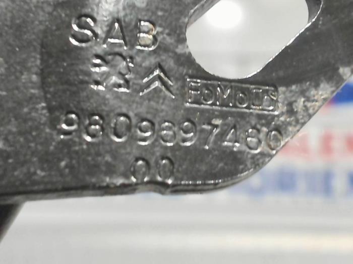 Olie Peilstok van een Ford Mondeo V Wagon 2.0 TDCi 150 16V 2017