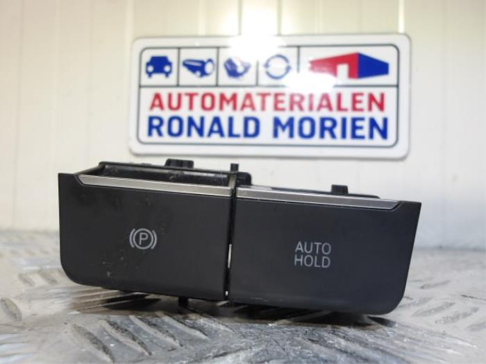 Gebruikte Schakelaar handrem Volkswagen Golf VIII (CD1) 1.5 TSI 16V Prijs € 25,00 Inclusief btw aangeboden door Automaterialen Ronald Morien B.V.