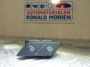 Gebruikte Centrale deurvergrendeling Schakelaar Volkswagen Golf VIII (CD1) 1.5 TSI BlueMotion 16V Prijs € 19,00 Inclusief btw aangeboden door Automaterialen Ronald Morien B.V.