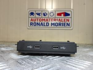 Gebruikte AUX/USB aansluiting Volkswagen Golf VIII (CD1) 1.5 TSI BlueMotion 16V Prijs € 14,99 Inclusief btw aangeboden door Automaterialen Ronald Morien B.V.