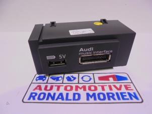 Gebruikte AUX/USB aansluiting Audi A3 Limousine (8VS/8VM) 1.6 TDI 16V Prijs € 20,00 Inclusief btw aangeboden door Automaterialen Ronald Morien B.V.
