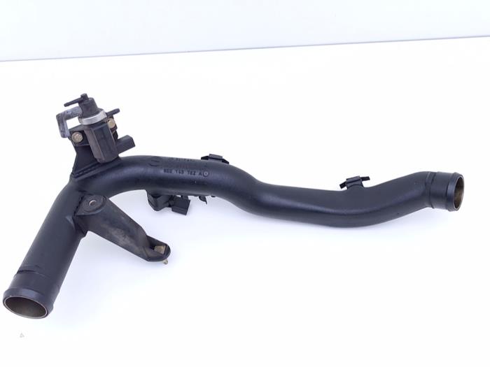 Gebruikte Intercooler Buis Volkswagen Passat (3B2) 1.9 TDI 115 Prijs € 25,00 Margeregeling aangeboden door Automaterialen Ronald Morien B.V.