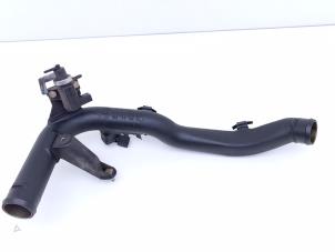 Gebruikte Intercooler Buis Volkswagen Passat (3B2) 1.9 TDI 115 Prijs € 25,00 Margeregeling aangeboden door Automaterialen Ronald Morien B.V.