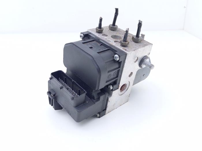 Gebruikte ABS Pomp Fiat Multipla (186) 1.9 JTD 115 Prijs € 75,00 Margeregeling aangeboden door Automaterialen Ronald Morien B.V.