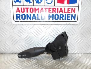 Gebruikte Schakelaar Richtingaanwijzer Ford Mondeo III 1.8 16V Prijs € 10,00 Margeregeling aangeboden door Automaterialen Ronald Morien B.V.