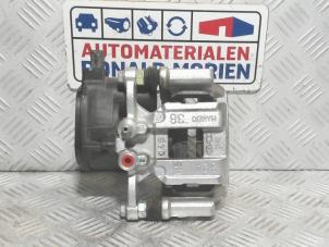 Gebruikte Remklauw (Tang) rechts-achter Kia Niro I (DE) 1.6 GDI Hybrid Prijs € 145,00 Margeregeling aangeboden door Automaterialen Ronald Morien B.V.