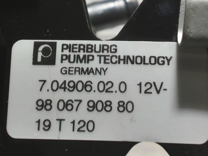 Extra waterpomp van een Peugeot 508 SW (F4/FC/FJ/FR) 1.6 16V GT PureTech 225 2020