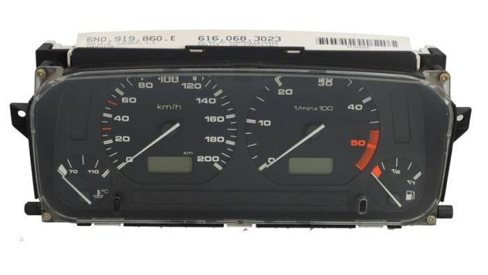 Kilometerteller KM van een Volkswagen Polo III (6N1) 1.9 D 1997
