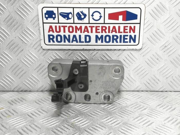 Gebruikte Motorsteun Volkswagen Golf VII (AUA) e-Golf Prijs € 19,00 Margeregeling aangeboden door Automaterialen Ronald Morien B.V.