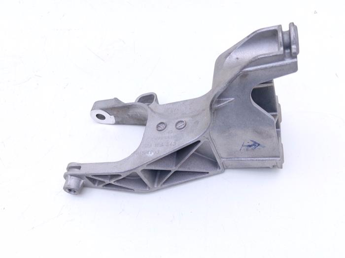 Gebruikte Motorrubber Volkswagen Multivan T5 (7E/7HC/7HF/7HM) 2.0 Prijs € 30,00 Margeregeling aangeboden door Automaterialen Ronald Morien B.V.