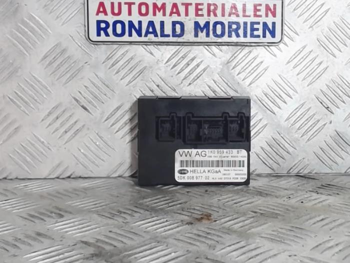 Gebruikte Computer Body Control Volkswagen Golf V (1K1) 1.9 TDI Prijs € 25,00 Margeregeling aangeboden door Automaterialen Ronald Morien B.V.