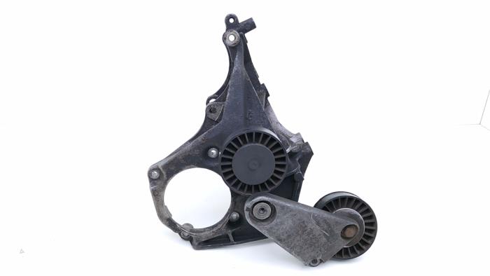 Gebruikte Dynamosteun boven Volkswagen Corrado 1.8 G60 Prijs € 95,00 Margeregeling aangeboden door Automaterialen Ronald Morien B.V.