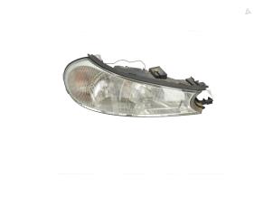 Gebruikte Rechter Koplamp Ford Mondeo II Wagon 1.8i 16V Prijs € 20,00 Margeregeling aangeboden door Automaterialen Ronald Morien B.V.