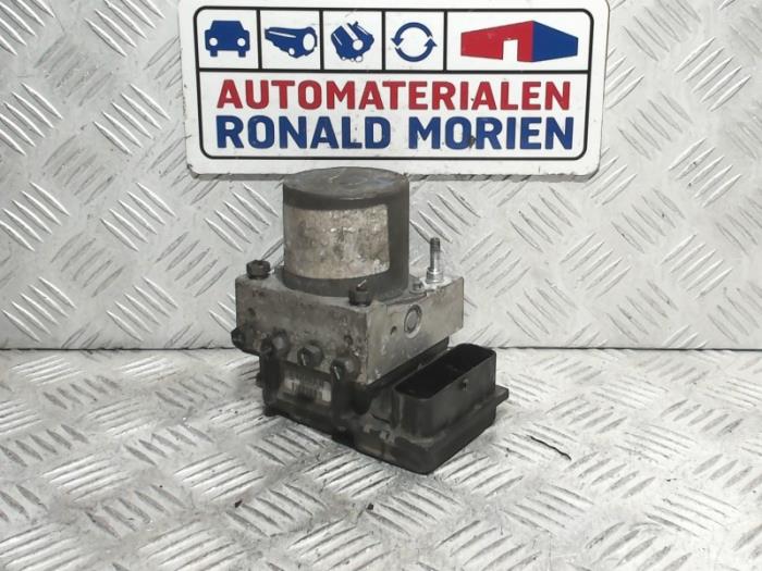 Gebruikte ABS Pomp Opel Movano Combi 2.3 CDTi 16V Prijs € 135,00 Inclusief btw aangeboden door Automaterialen Ronald Morien B.V.