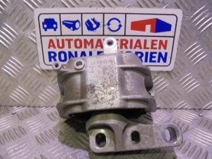 Gebruikte Motorsteun Volkswagen Touran (1T1/T2) 2.0 TDI DPF Prijs € 25,00 Margeregeling aangeboden door Automaterialen Ronald Morien B.V.