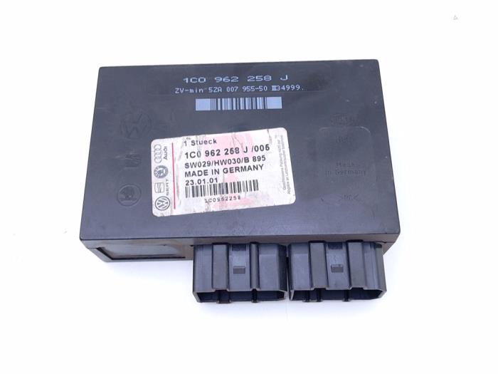 Gebruikte Module Bodycontrol Volkswagen Golf IV (1J1) 1.4 16V Prijs € 15,00 Margeregeling aangeboden door Automaterialen Ronald Morien B.V.