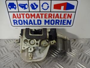 Gebruikte Deurslot Mechaniek 4Deurs rechts-voor Fiat Punto II (188) 1.2 16V 3-Drs. Prijs € 35,00 Margeregeling aangeboden door Automaterialen Ronald Morien B.V.