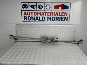 Gebruikte Ruitenwismotor + Mechaniek Opel Astra K Sports Tourer 1.4 Turbo 16V Prijs € 59,00 Margeregeling aangeboden door Automaterialen Ronald Morien B.V.