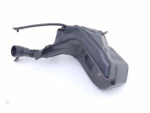 Gebruikte Ruitensproeiertank voor Tesla Model 3 Long Range AWD 75 kWh Prijs € 85,00 Inclusief btw aangeboden door Automaterialen Ronald Morien B.V.