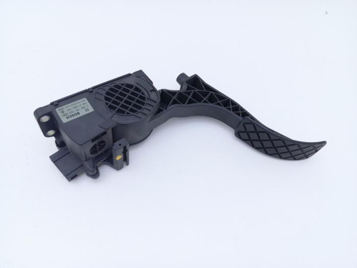 Gebruikte Gaspedaalpositie Sensor Volkswagen Polo IV (9N1/2/3) 1.4 TDI 70 Prijs € 15,00 Margeregeling aangeboden door Automaterialen Ronald Morien B.V.