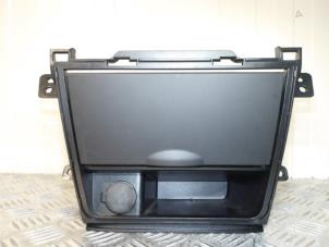 Gebruikte Opbergvak Suzuki SX4 (EY/GY) 1.6 16V 4x2 Prijs € 25,00 Margeregeling aangeboden door Automaterialen Ronald Morien B.V.