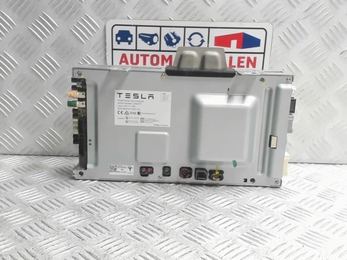 Central electronic module van een Tesla Model 3 Long Range AWD 75 kWh 2021