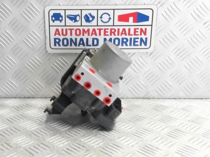 Gebruikte ABS Pomp Tesla Model 3 Long Range AWD 75 kWh Prijs € 90,75 Inclusief btw aangeboden door Automaterialen Ronald Morien B.V.