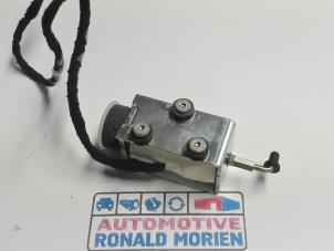 Gebruikte Motor Tankklepvergrendeling Tesla Model 3 Long Range AWD 75 kWh Prijs € 34,99 Inclusief btw aangeboden door Automaterialen Ronald Morien B.V.