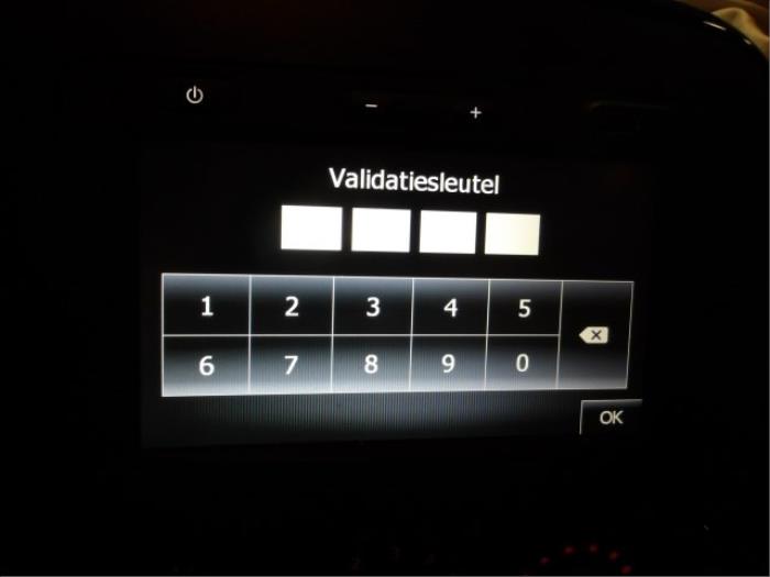 Display Multi Media regelunit van een Opel Vivaro 1.6 CDTI BiTurbo 140 2015