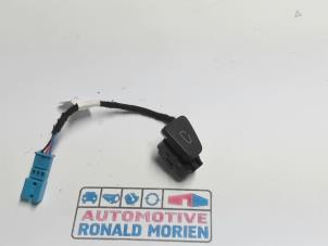 Gebruikte Schakelaar Tesla Model 3 Long Range AWD 75 kWh Prijs € 14,99 Inclusief btw aangeboden door Automaterialen Ronald Morien B.V.