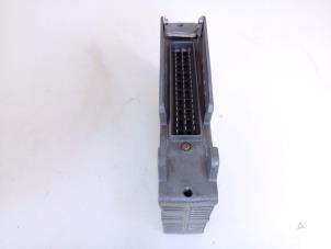 Computer ABS van een Volkswagen Passat (35I) 2.8 i VR6 1991