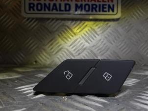 Gebruikte Centrale deurvergrendeling Schakelaar Audi Q2 (GAB/GAG) 1.6 30 TDI 16V Prijs € 10,00 Margeregeling aangeboden door Automaterialen Ronald Morien B.V.