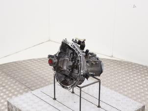 Gebruikte Versnellingsbak Peugeot 208 I (CA/CC/CK/CL) 1.2 Vti 12V PureTech 82 Prijs € 450,00 Margeregeling aangeboden door Automaterialen Ronald Morien B.V.