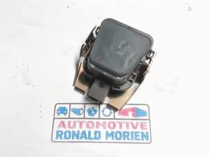 Gebruikte Sensor regen Peugeot 208 I (CA/CC/CK/CL) 1.2 12V e-THP PureTech 110 Prijs € 25,00 Margeregeling aangeboden door Automaterialen Ronald Morien B.V.