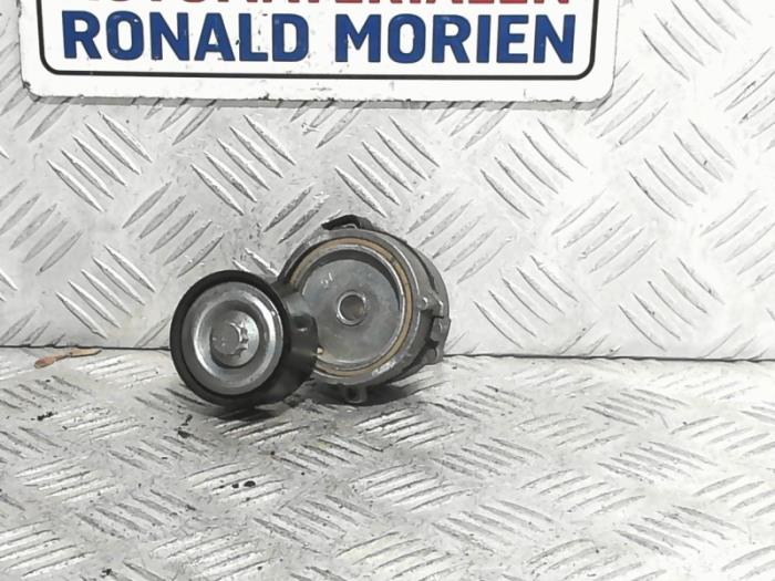 Gebruikte Spanrol Multiriem Peugeot 208 I (CA/CC/CK/CL) 1.2 12V e-THP PureTech 110 Prijs € 19,00 Margeregeling aangeboden door Automaterialen Ronald Morien B.V.
