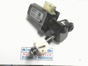 Gebruikte Stoelmotor Opel Mokka/Mokka X 1.6 CDTI 16V 4x2 Prijs € 25,00 Margeregeling aangeboden door Automaterialen Ronald Morien B.V.