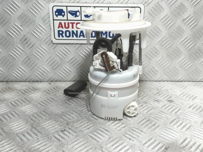 Gebruikte Benzinepomp Opel Corsa F (UB/UH/UP) 1.2 12V 75 Prijs € 95,00 Inclusief btw aangeboden door Automaterialen Ronald Morien B.V.
