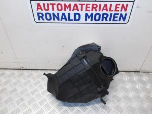Gebruikte Luchtfilter Volkswagen Phaeton (3D) 3.2 V6 30V 4Motion Lang Prijs € 45,00 Margeregeling aangeboden door Automaterialen Ronald Morien B.V.