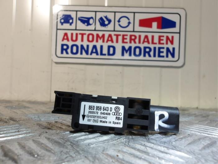 Gebruikte Airbag Module Volkswagen Phaeton (3D) 3.2 V6 30V 4Motion Lang Prijs € 35,00 Margeregeling aangeboden door Automaterialen Ronald Morien B.V.