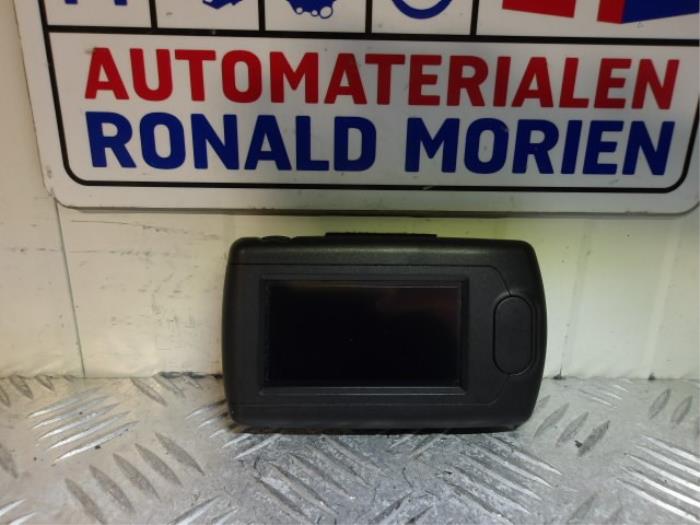 Gebruikte Display Interieur Volkswagen Phaeton (3D) 3.2 V6 30V 4Motion Lang Prijs € 250,00 Margeregeling aangeboden door Automaterialen Ronald Morien B.V.